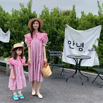 Летние новые платья для мамы и дочки, одинаковая одежда для семьи с цветочным рисунком, 2023, одинаковое платье для мамы и детей, женская одежда с цветочным рисунком - Изображение 2  