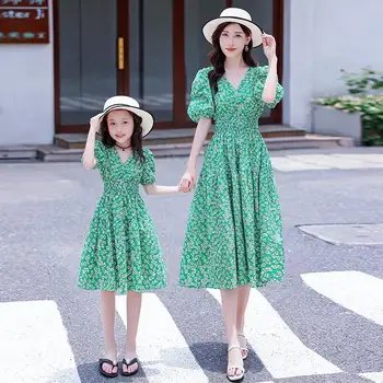 Летнее платье в тон матери и дочери, новинка 2023 года, женские и детские платья с цветочным рисунком, цельнокроеная одежда для девочек во французском стиле - Изображение 1  